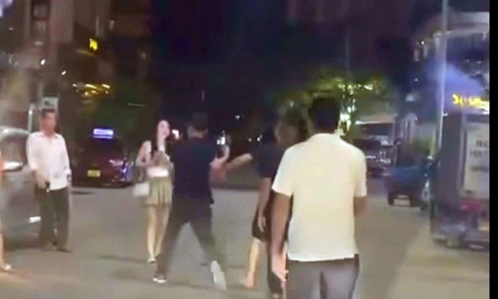 Xác minh vụ nhóm đàn ông hành hung, sàm sỡ ba phụ nữ trước quán karaoke ở Bãi Cháy