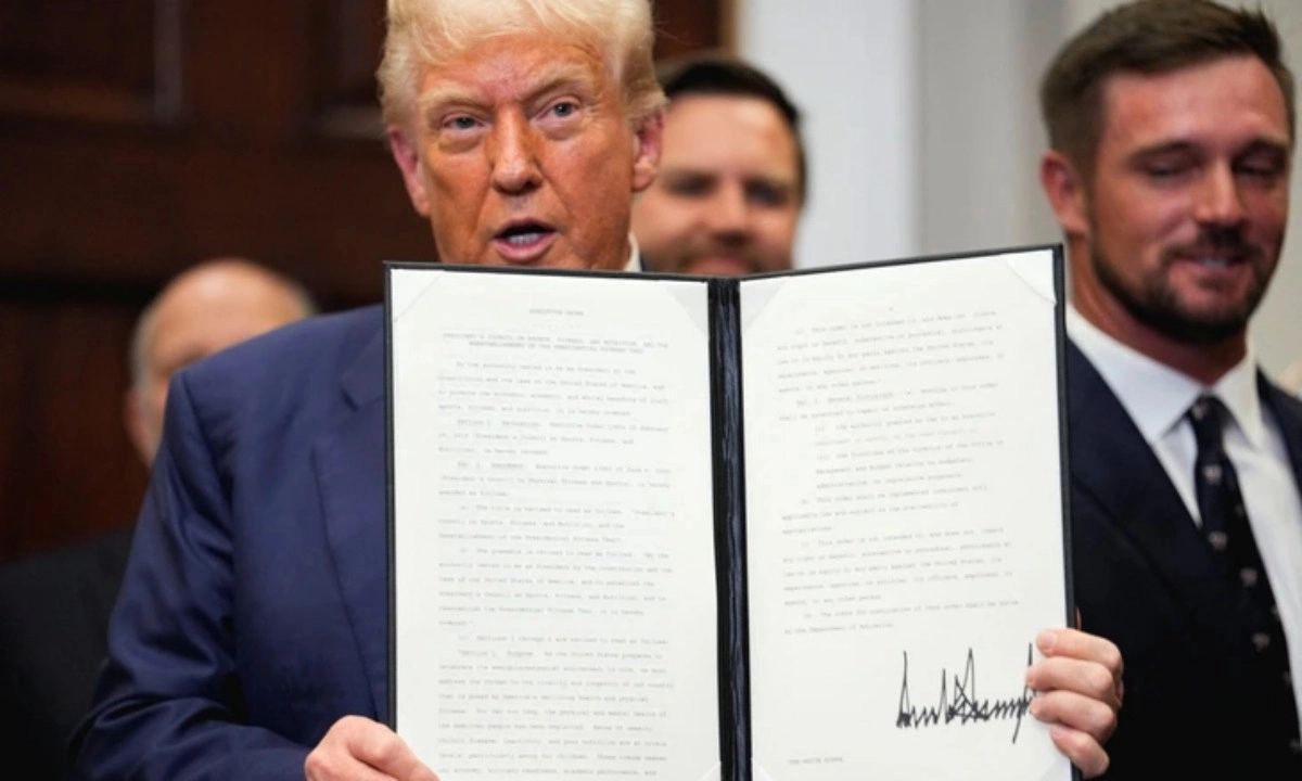 Tổng thống Trump tuyên bố: Quá muộn để né thuế, chứng khoán châu Á biến sắc
