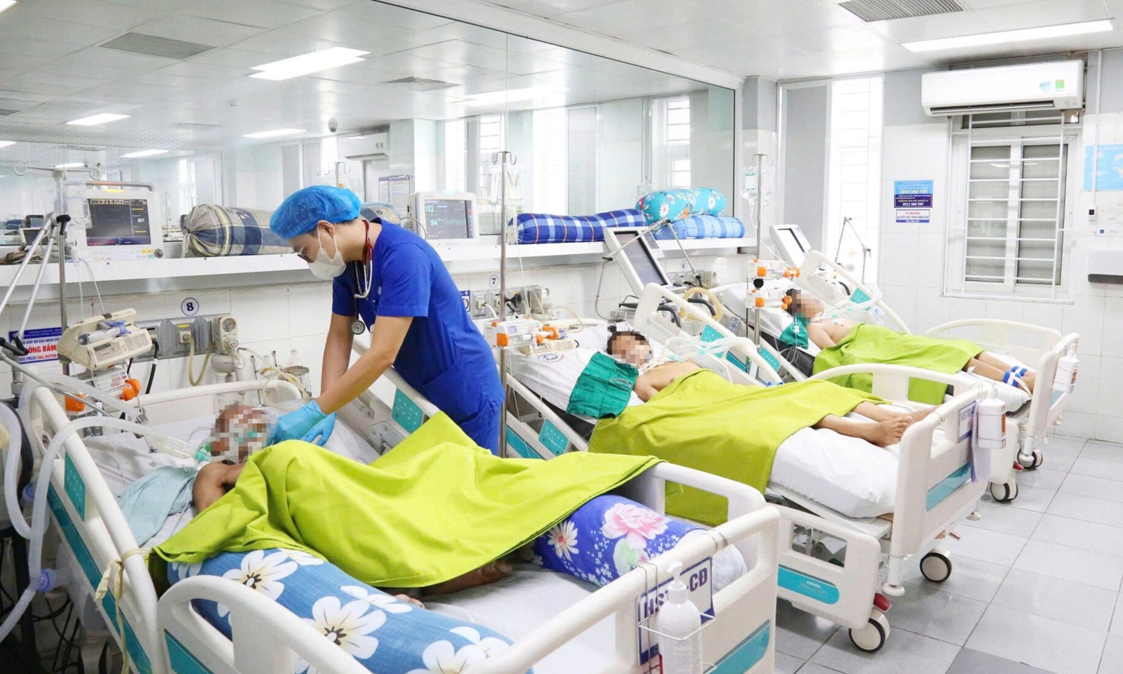 Mắc uốn ván nguy kịch sau khi bị lưỡi liềm cắt vào cổ chân