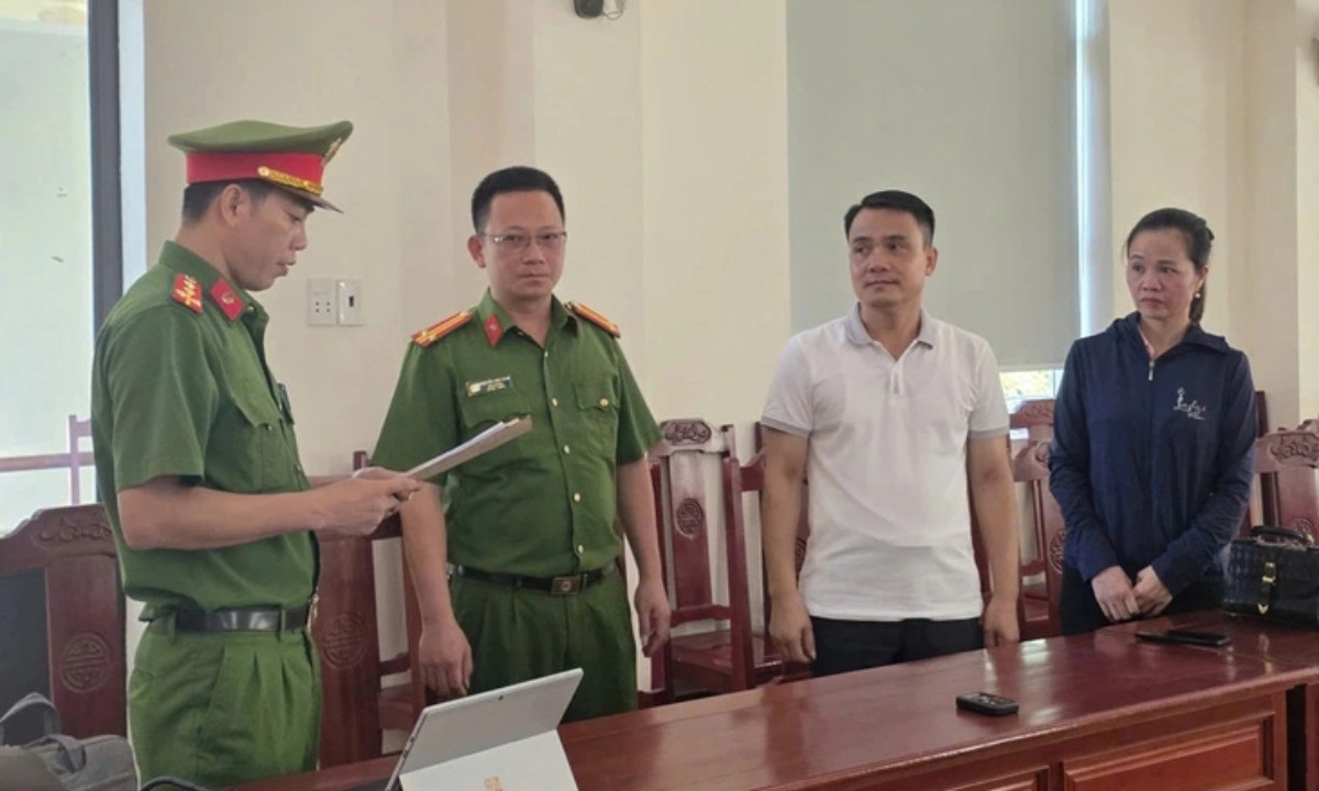 Hiệu trưởng và giáo viên bị khởi tố vì nâng điểm thí sinh