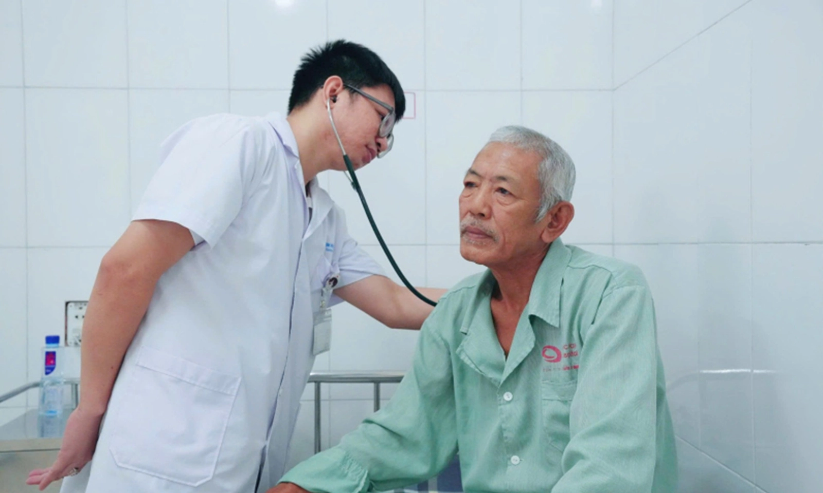Cứu sống bệnh nhân ngừng tim ngay trước khi bước chạy thận nhân tạo
