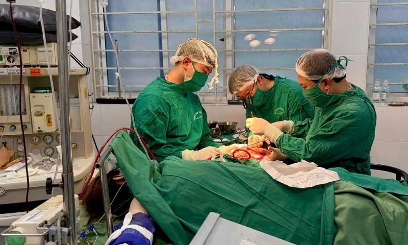 Nối thành công cẳng tay đứt rời cho người đàn ông tại Hải Phòng 