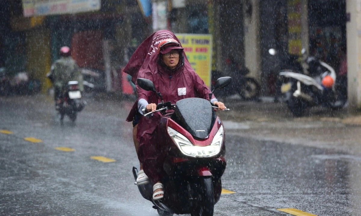Nam Bộ sắp mưa lớn kéo dài, TPHCM hạ nhiệt nắng nóng