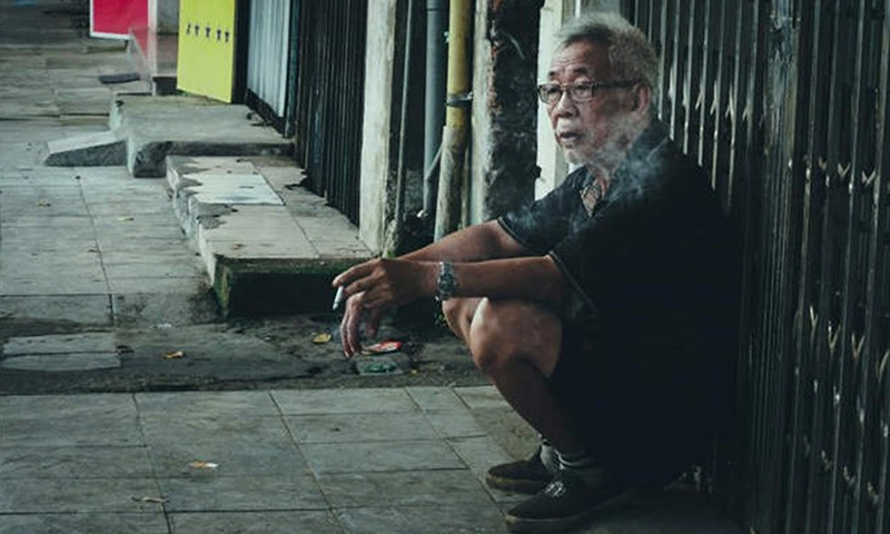 Ông già 75 tuổi đòi ly hôn vợ vì yêu cô người mẫu AI