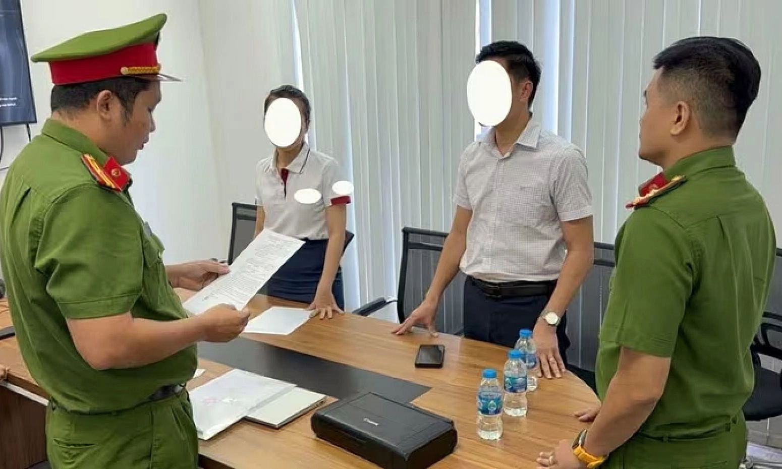 Khởi tố 4 nhân viên ngân hàng tiếp tay đường dây rửa tiền hơn 30.000 tỉ đồng