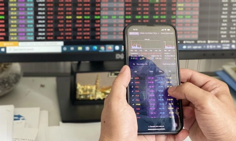 VN-Index mất hơn 13 điểm, 26 mã ngân hàng đồng loạt giảm giá
