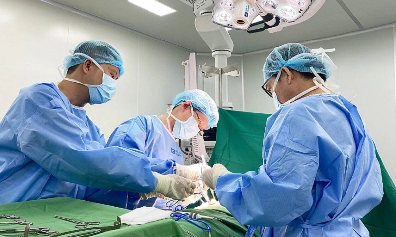 Tái tạo đồng thời hai bên ngực cho bệnh nhân ung thư vú