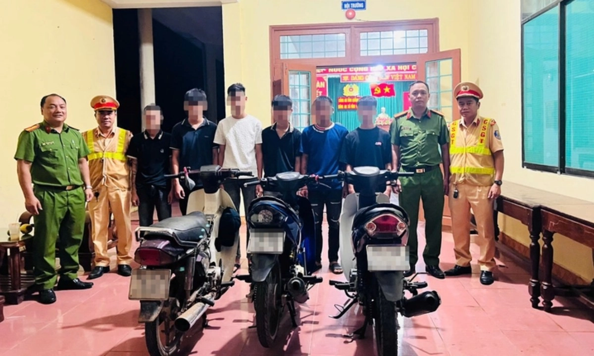 “Chọi nhau” trên quốc lộ: 6 thanh niên lạng lách, dùng mũ bảo hiểm tấn công