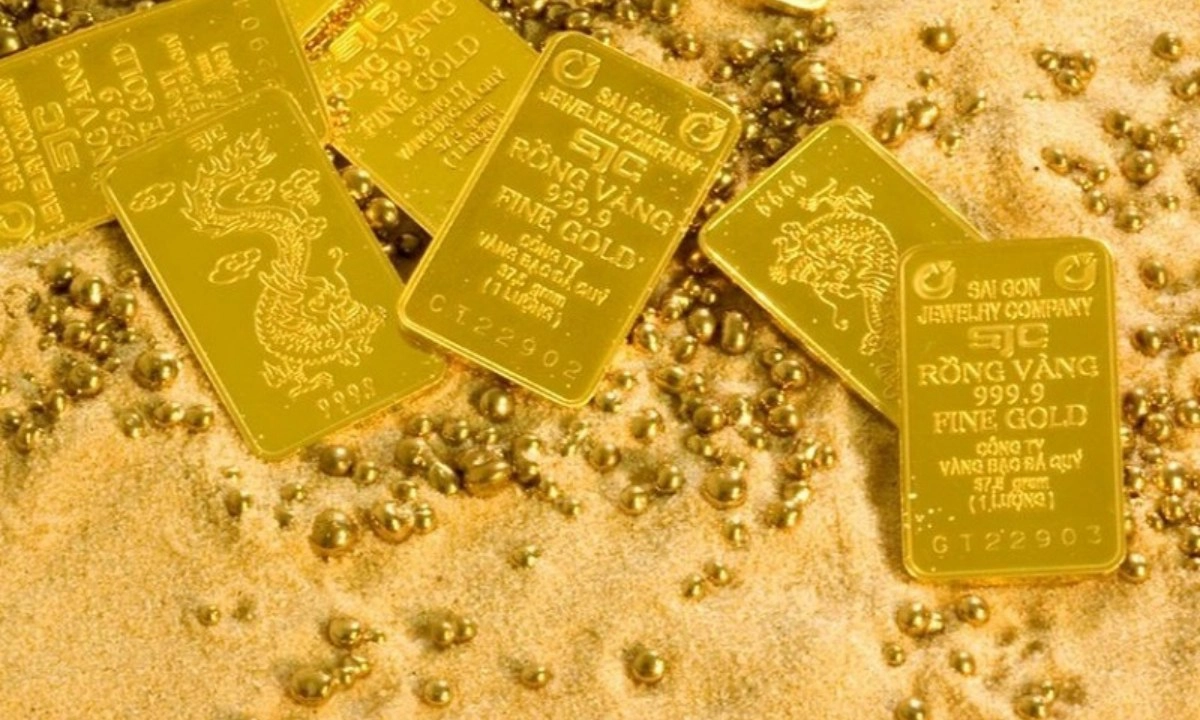 Giá vàng SJC phá đỉnh, vọt lên 134,4 triệu đồng/lượng