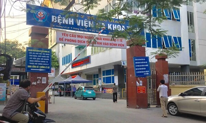 Sa thải 2 người, cảnh cáo 1 người vụ xe cứu thương thu 21 triệu đồng