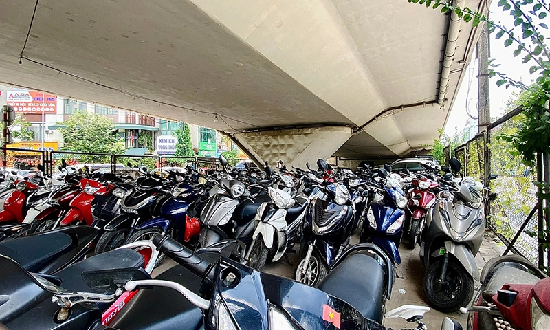Hà Nội sẽ xóa toàn bộ bãi xe dưới gầm cầu trong tháng 9