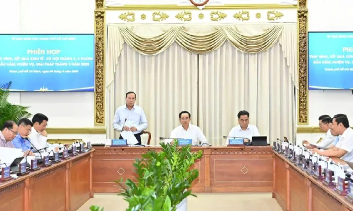 TPHCM bàn giải pháp với “bài toán” cán bộ: Vừa thừa vừa thiếu