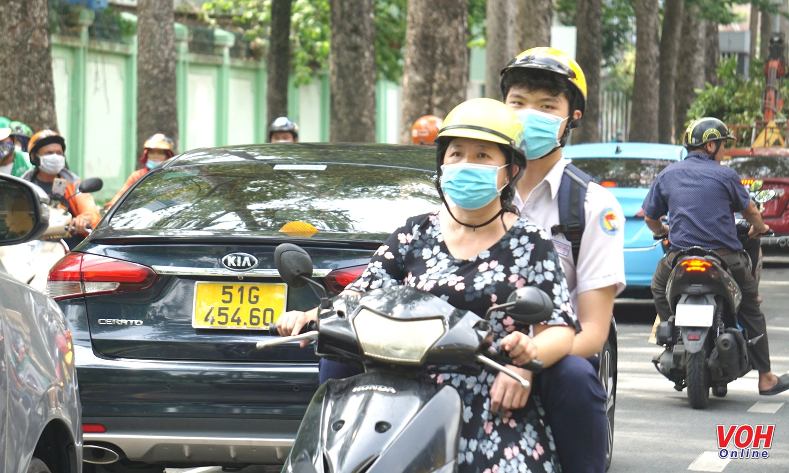 Phụ huynh, học sinh TPHCM rối bời vì lịch học mới