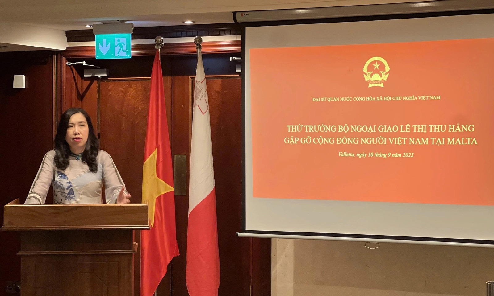 Thứ trưởng Ngoại giao Lê Thị Thu Hằng gặp gỡ cộng đồng người Việt tại Malta