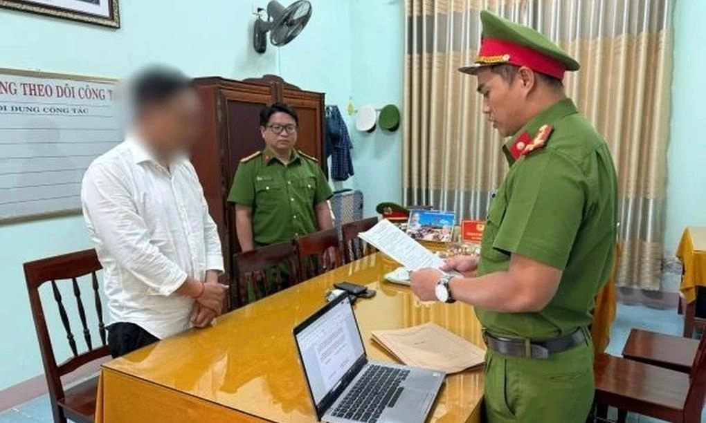 Khởi tố nhóm nhân viên giao hàng nhanh vì chiếm đoạt tài sản công ty