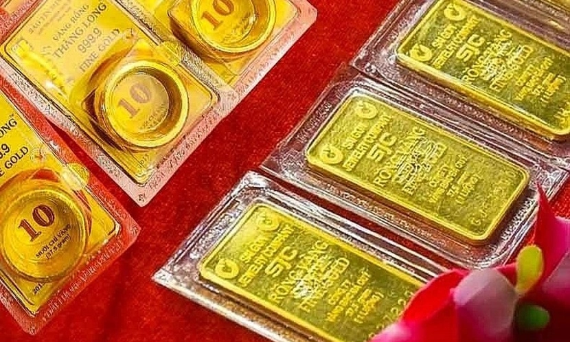 Giá vàng thế giới tăng mạnh, trong nước giảm sâu