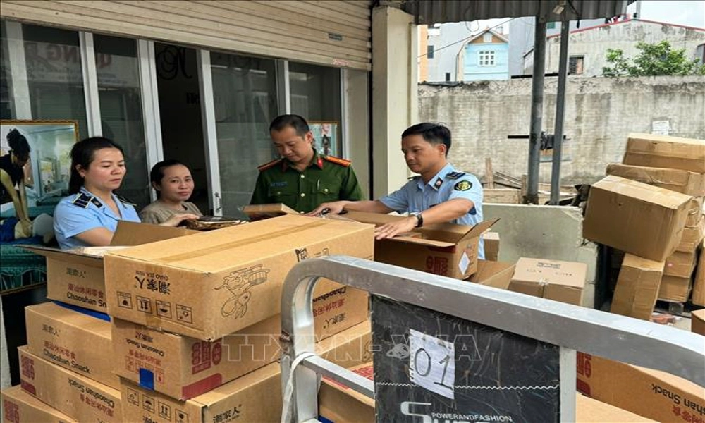 Hàng ngàn chiếc bánh Trung thu nhập lậu bị thu giữ tại Hà Nội