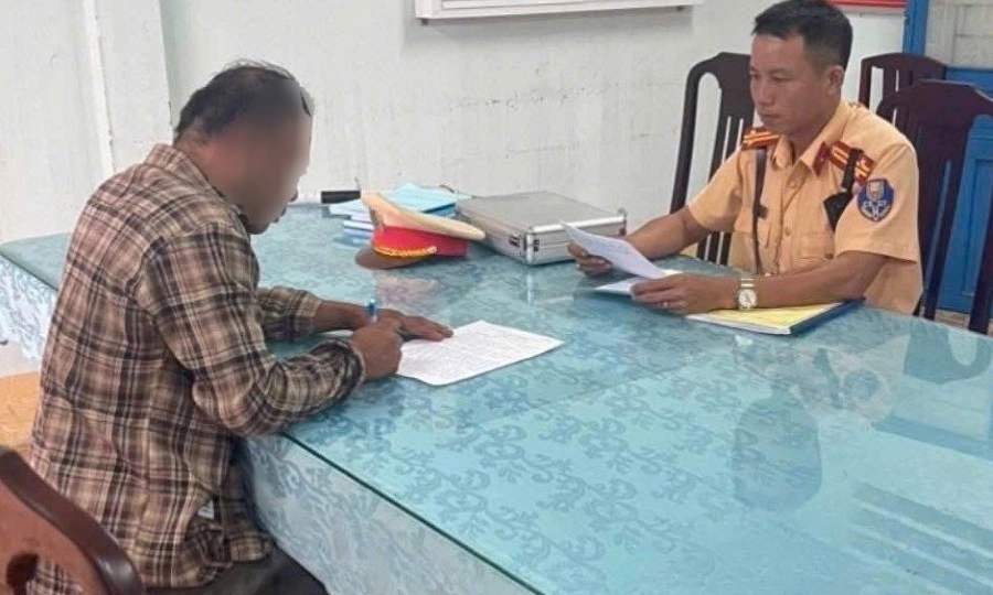 Xử lý tài xế xe ben chạy ngược chiều vòng xoay 