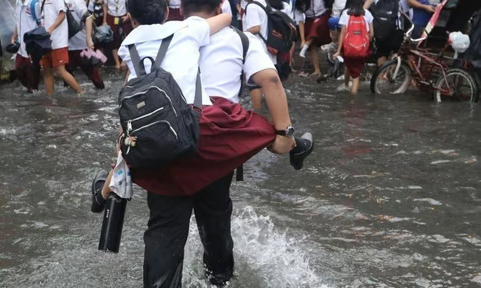 Philippines thông báo bão Ragasa mạnh lên thành siêu bão, cảnh báo nguy cơ ngập lụt ven biển