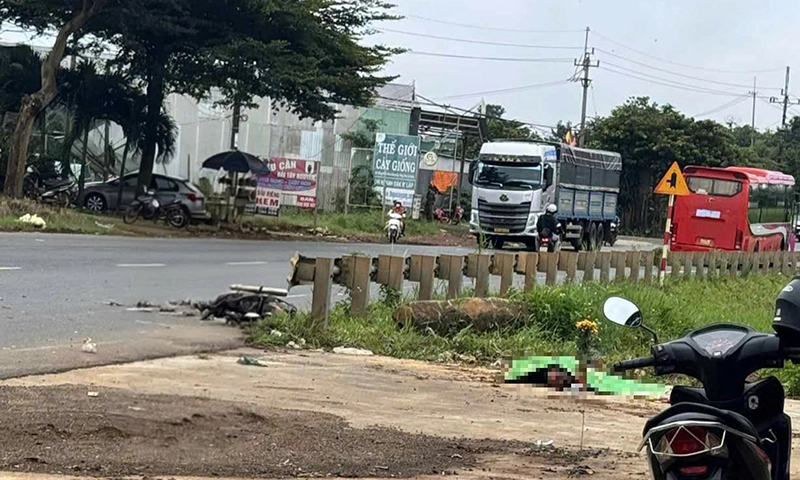 Xe khách tông xe máy chạy cùng chiều, người đàn ông đi xe máy tử vong