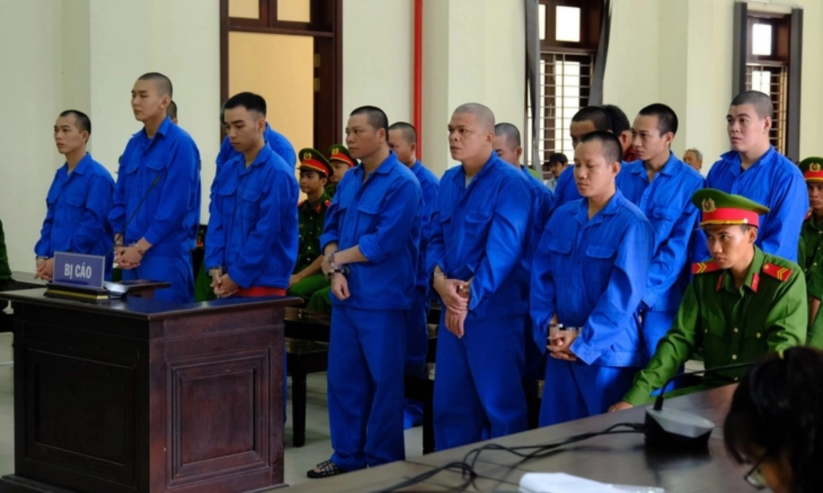 Tây Ninh: Băng nhóm giăng bàn chông cướp thuốc lá lậu, chủ mưu lĩnh 20 năm tù