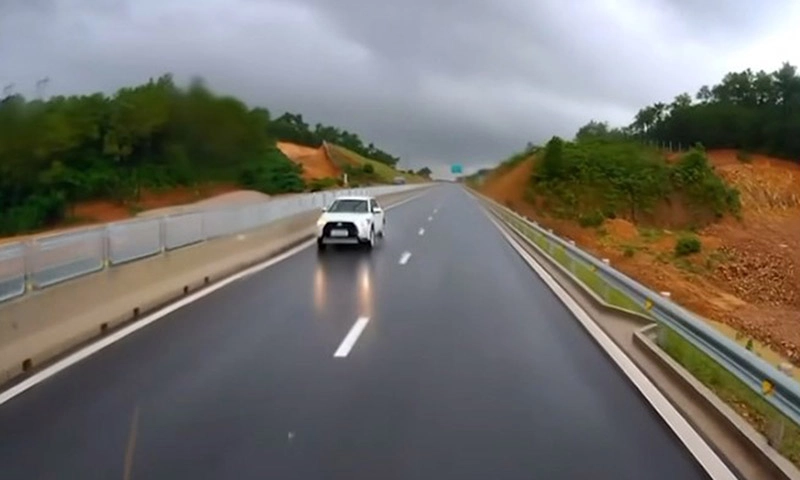 Tài xế 68 tuổi lái xe ngược chiều trên cao tốc