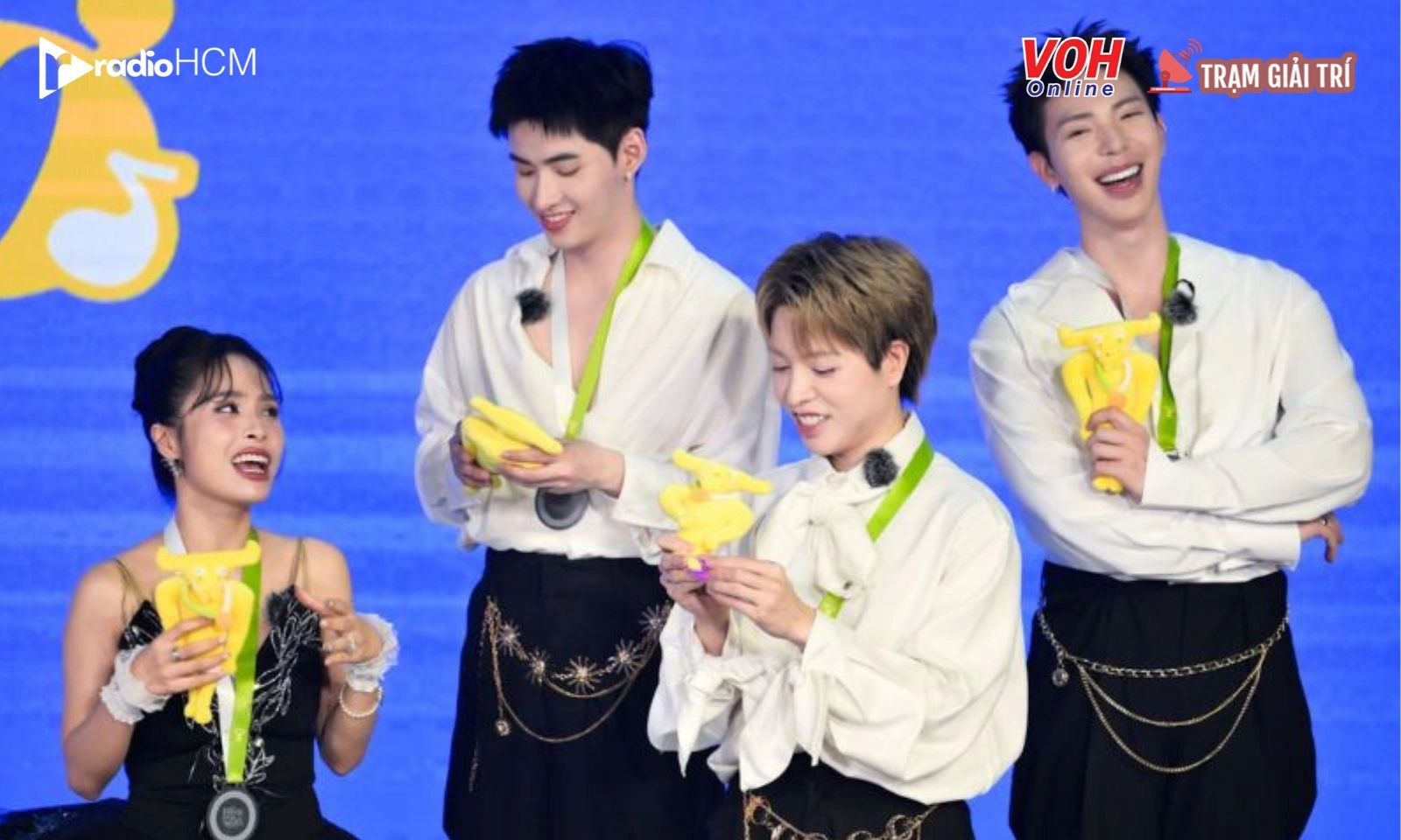 Erik làm show tạp kỹ, mới mở màn đã hành xác anh em