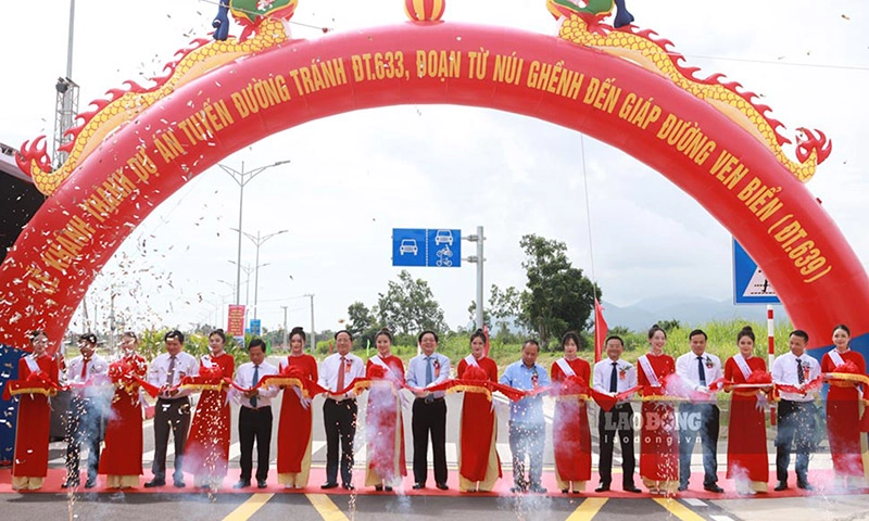 Gia Lai khánh thành hai đường giao thông chiến lược