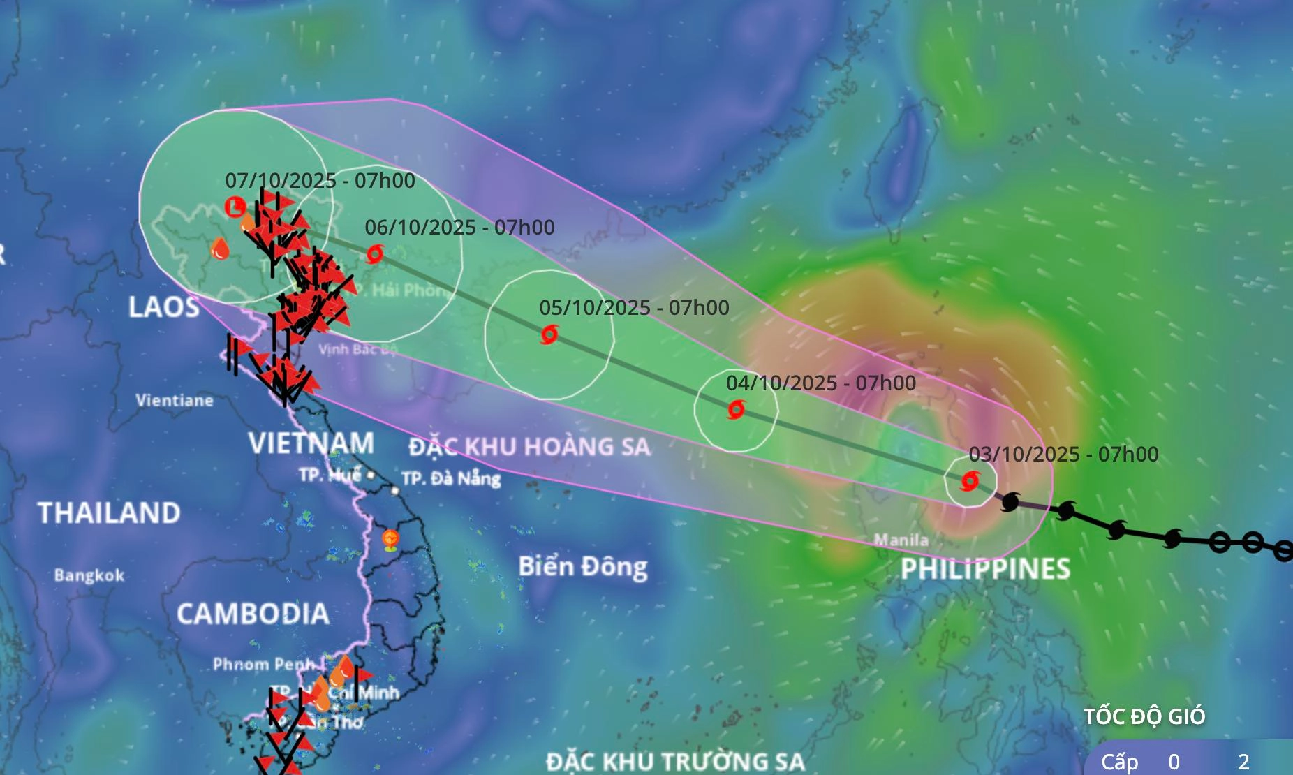 Bão Matmo tiến vào Biển Đông, dự báo 2 kịch bản