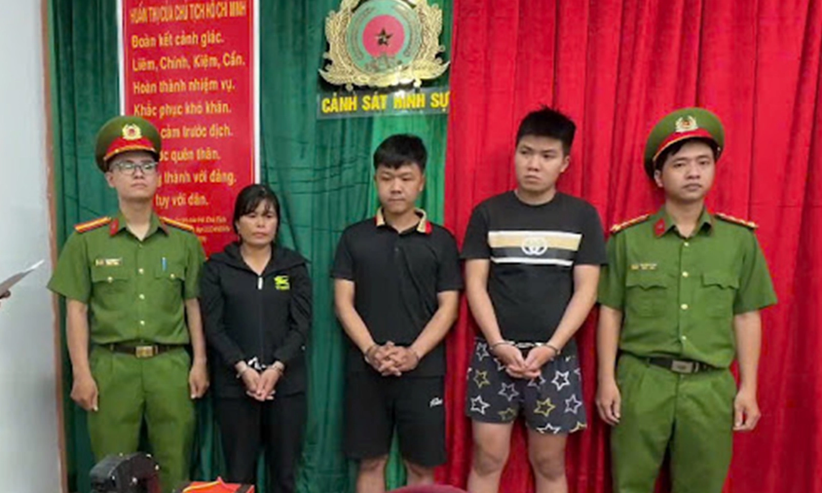 Bắt nóng nhóm cẩu tặc chuyên trộm chó bằng súng điện