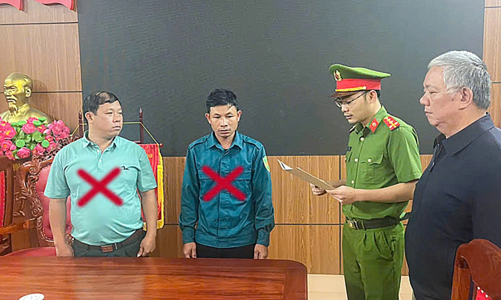 Khởi tố 2 đối tượng tàng trữ vũ khí quân dụng trái phép