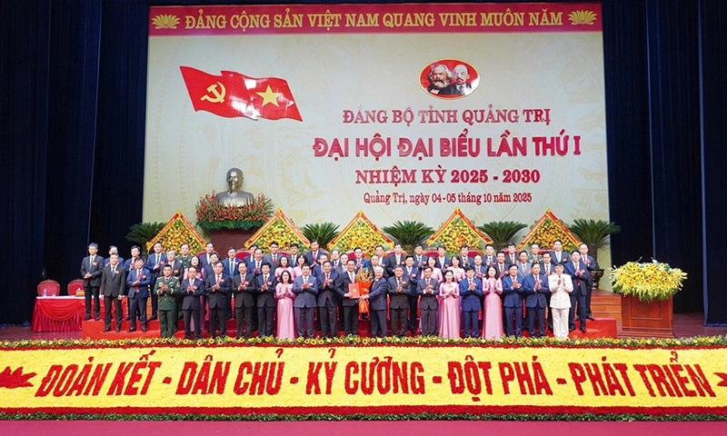 Công bố quyết định nhân sự tại Đại hội Đảng bộ Tỉnh Quảng Trị nhiệm kỳ 2025-2030