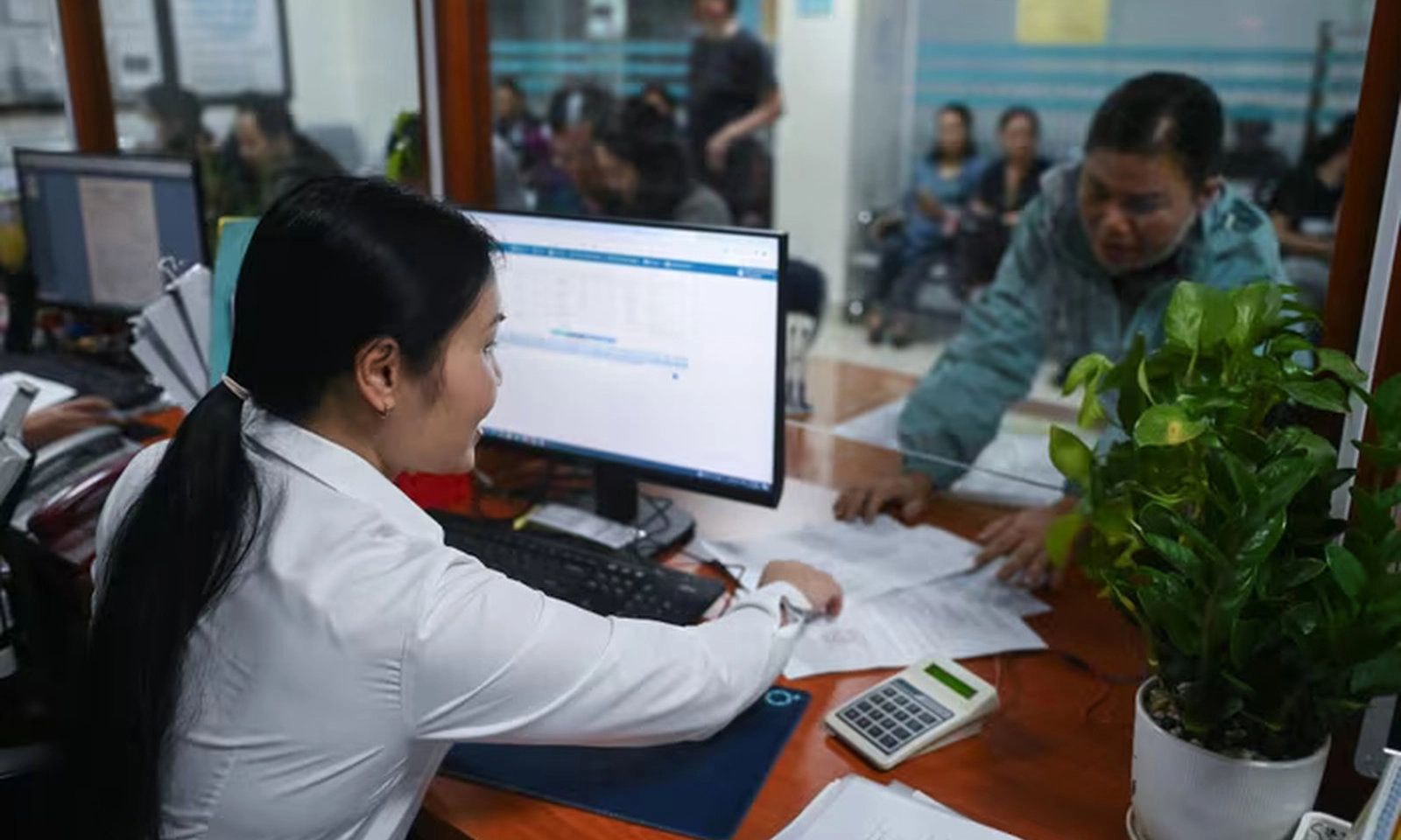 Nghỉ việc sau tháng 10 vẫn được hưởng chế độ tinh giản biên chế