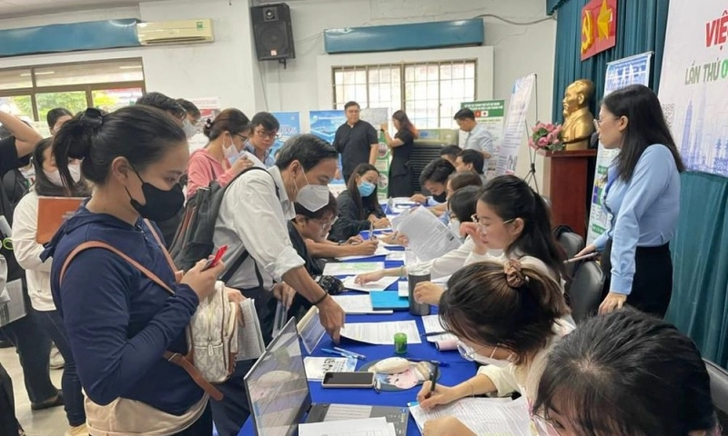TPHCM: Giảm hơn 17% người nộp hồ sơ trợ cấp thất nghiệp