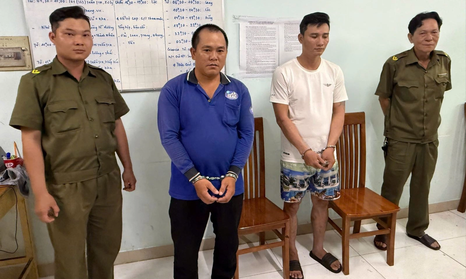 Bắt nhóm làm giả nước uống đóng bình thương hiệu nổi tiếng ở TPHCM