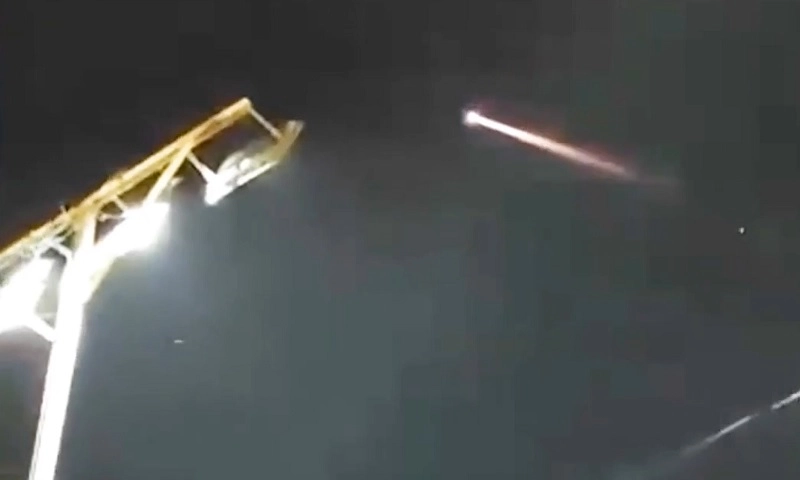 Indonesia : Thiên thạch rơi xuống biển gây tiếng nổ lớn