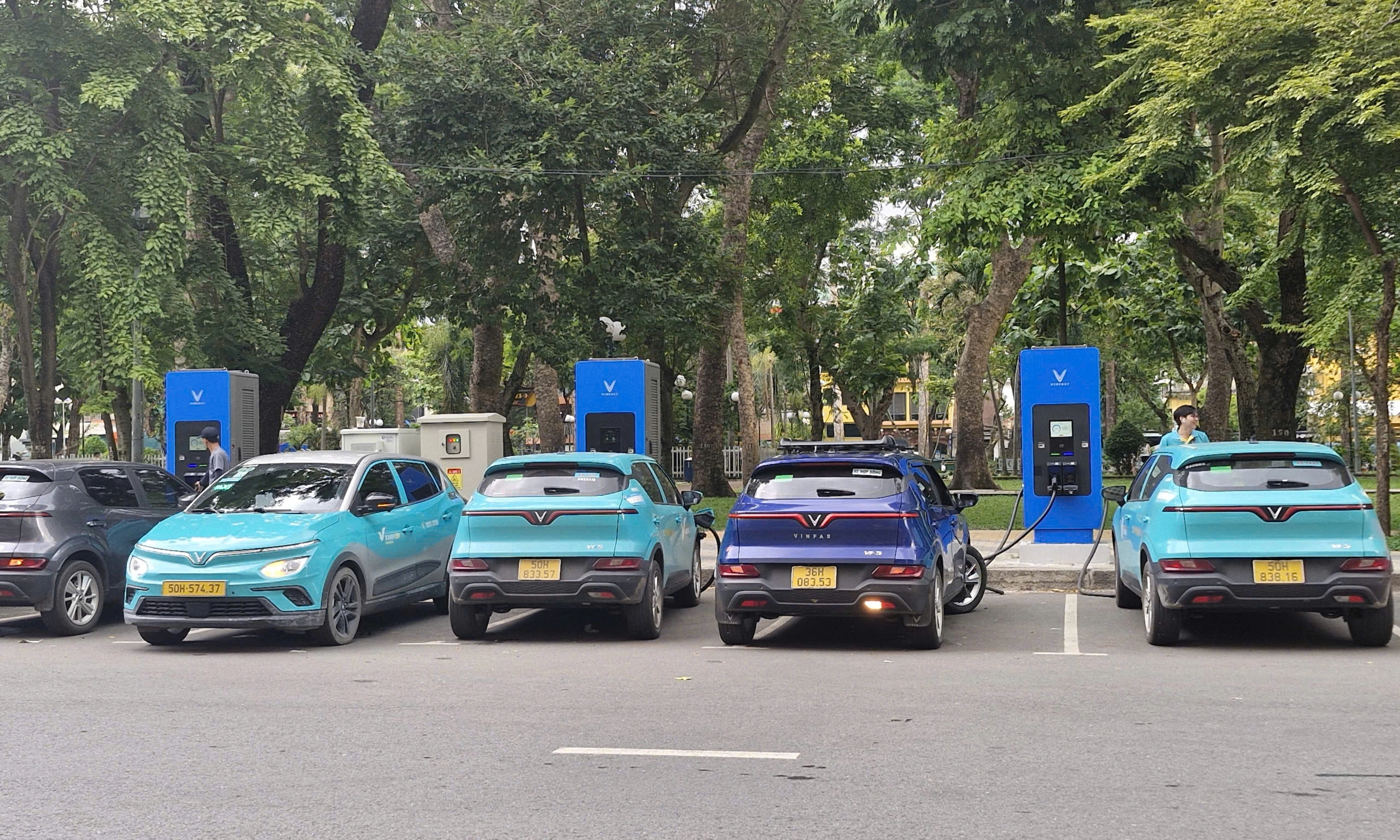 TPHCM chấp thuận chủ trương lắp đặt trạm sạc ô tô điện tại trung tâm thành phố