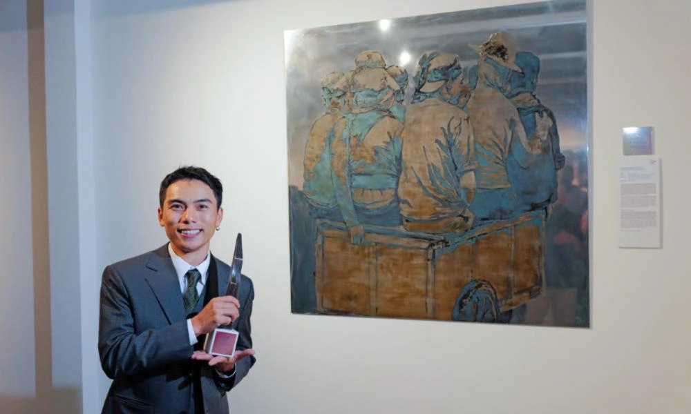 Tác phẩm “Gắn kết tạm thời” đoạt Giải thưởng UOB Painting of the Year 2025 tại Việt Nam