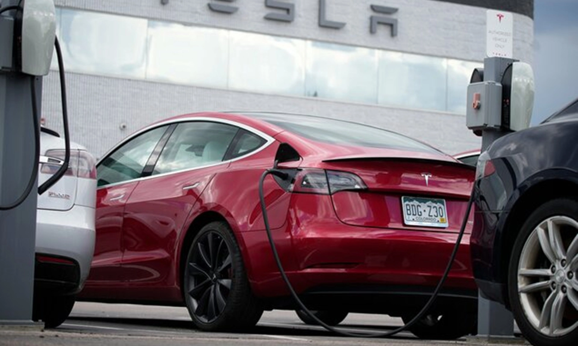 Xe Tesla lại bị điều tra về tính năng tự lái do xảy ra tai nạn liên tiếp