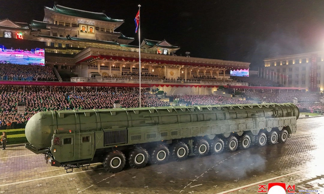 Triều Tiên duyệt binh lớn, phô diễn tên lửa đạn đạo liên lục địa Hwasong-20