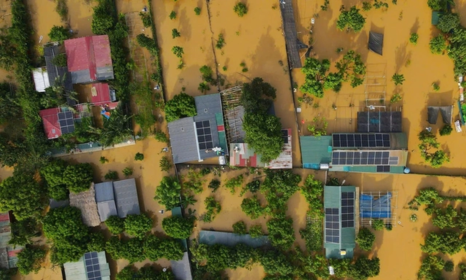 Hơn 7.000 ngôi nhà vẫn ngập, thiệt hại hơn 7.000 tỷ đồng sau bão số 11