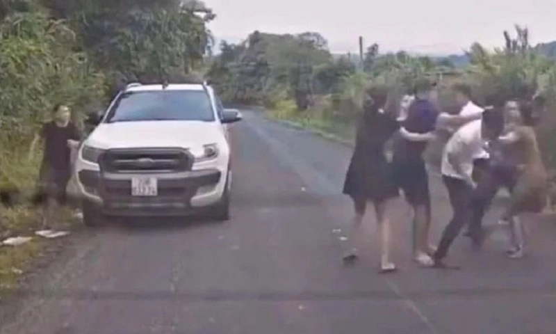 Công an Lâm Đồng xác minh vụ ẩu đả trên Quốc lộ 28 sau va chạm giao thông