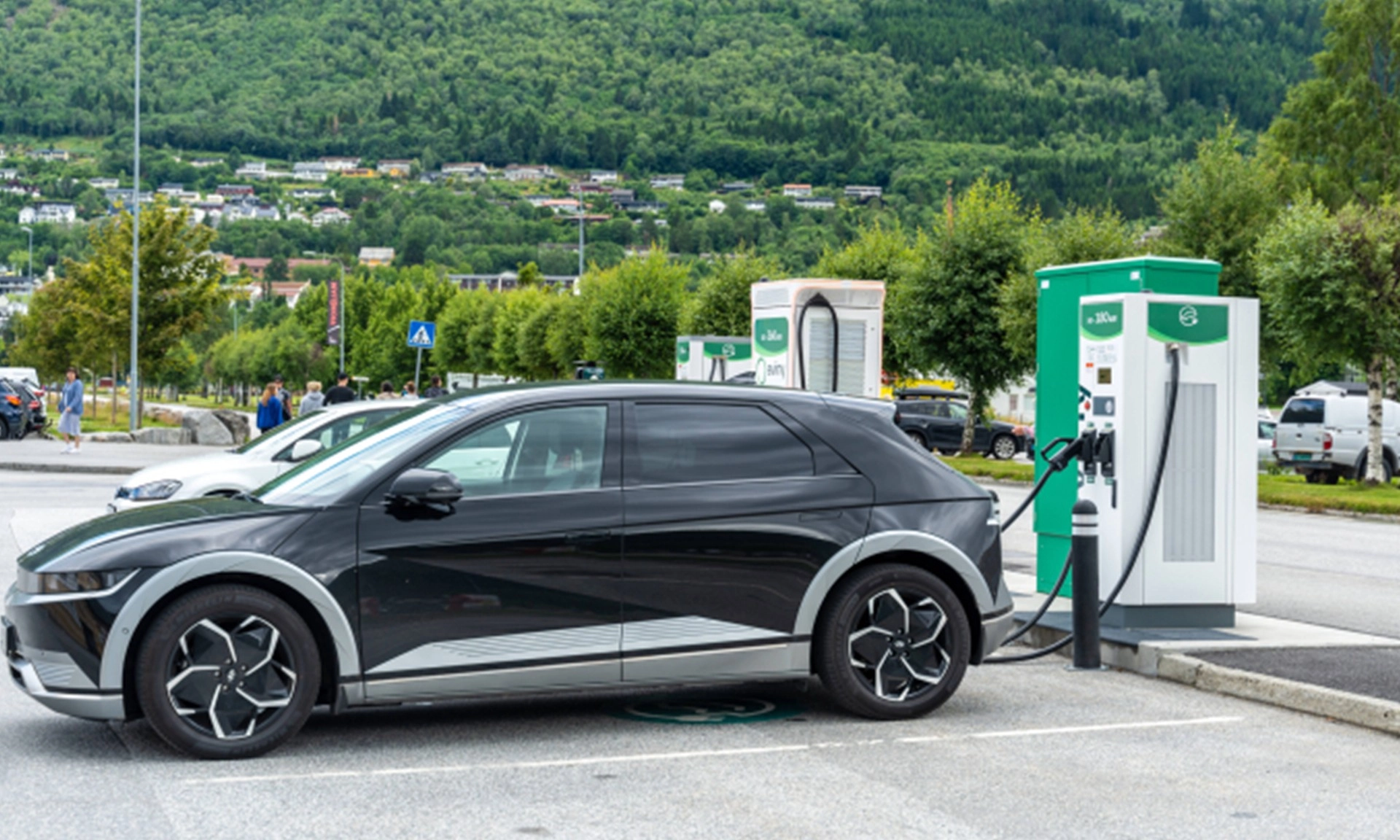 Na Uy cân nhắc ngừng miễn thuế xe điện từ năm 2027