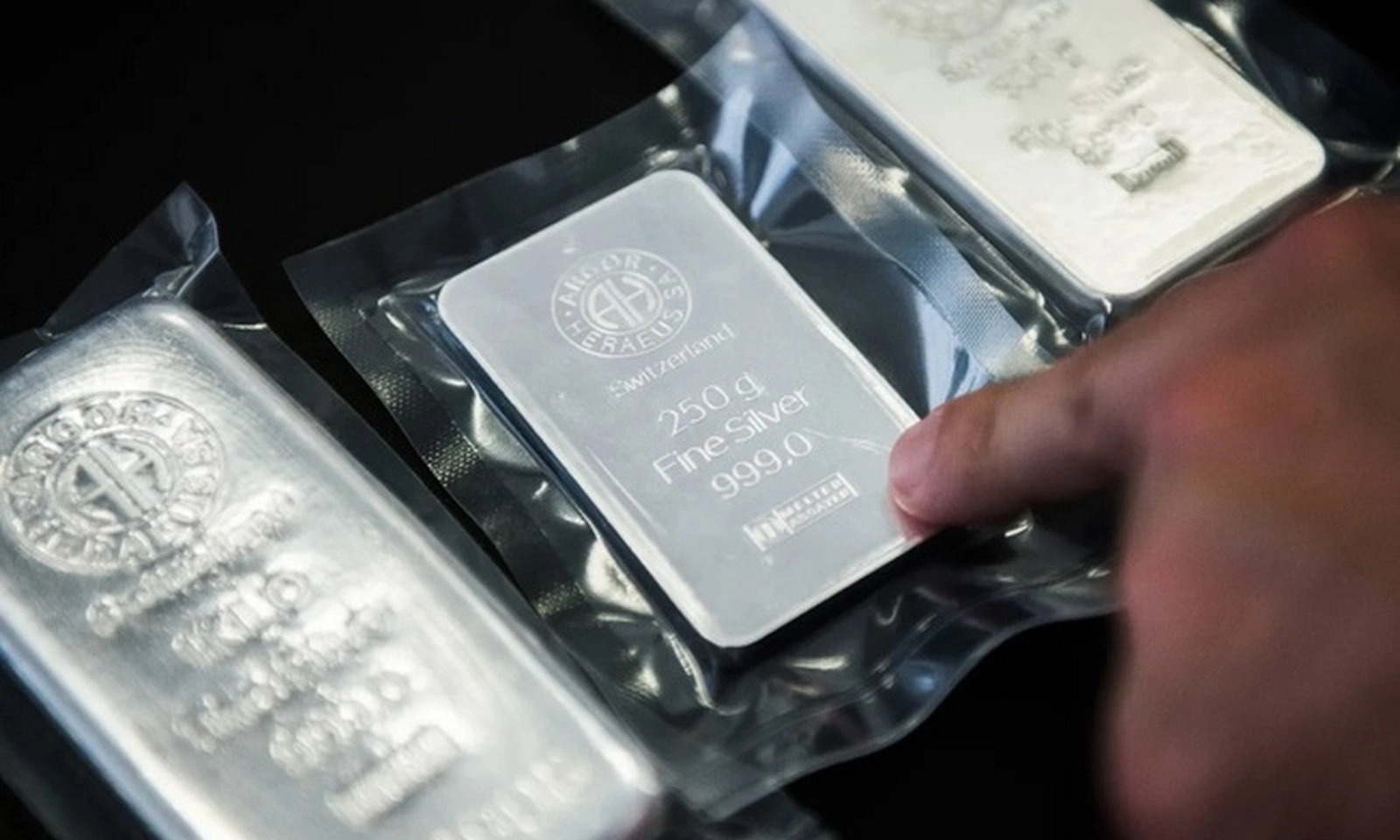 Giá bạc tăng mạnh– chuyên gia cảnh báo rủi ro điều chỉnh mạnh