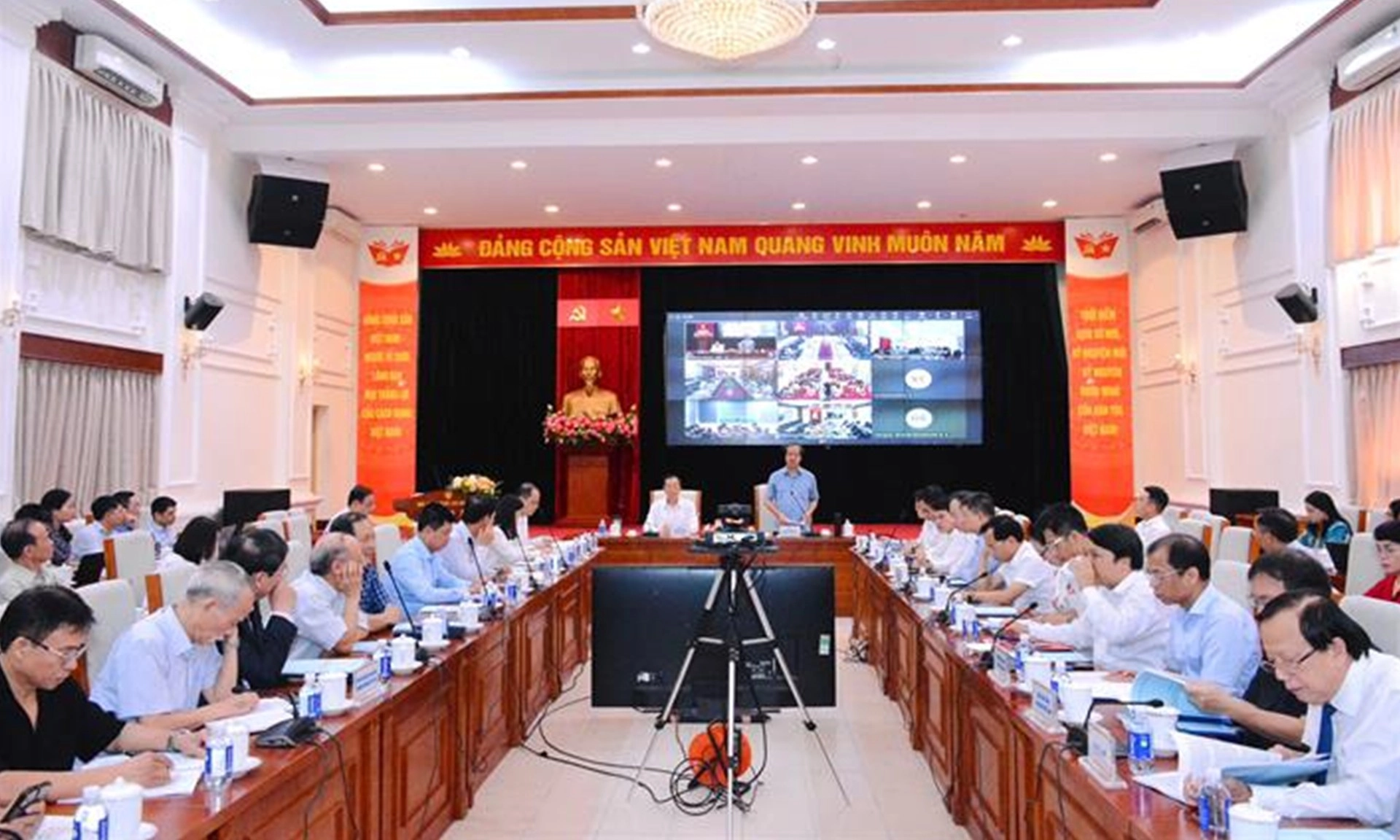 Triển khai một bộ sách giáo khoa dùng chung từ năm học 2026 - 2027