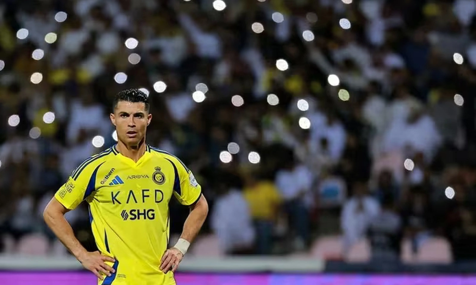 Ronaldo vượt Messi, trở thành cầu thủ kiếm tiền nhiều nhất thế giới mùa 2025-2026