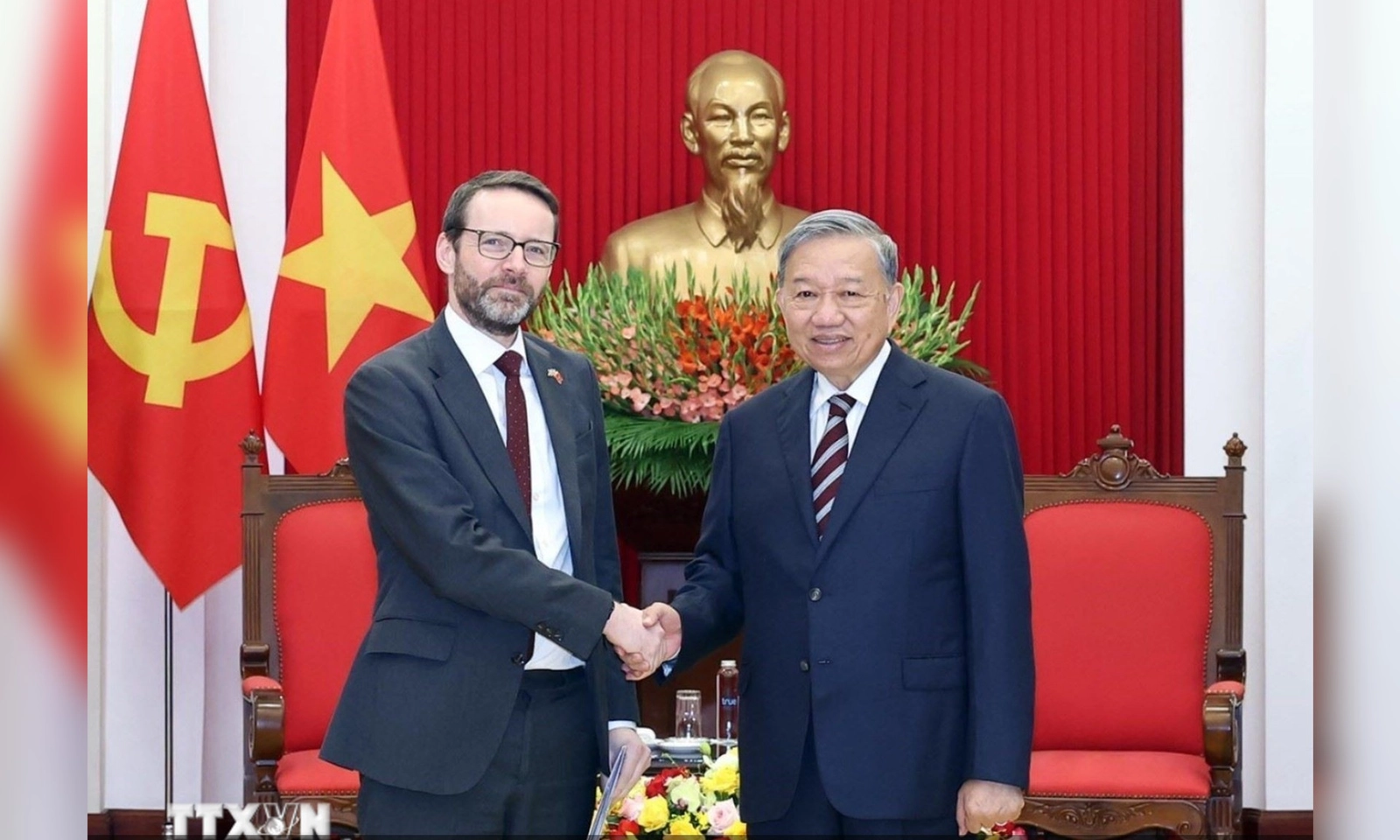 Tổng Bí thư Tô Lâm tiếp Đại sứ Anh tại Việt Nam