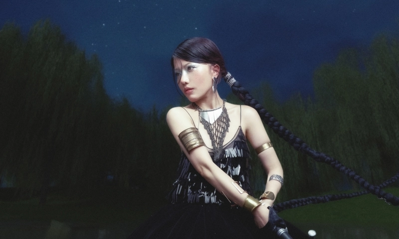 Phùng Khánh Linh ra mắt album Giữa Một Vạn Người 