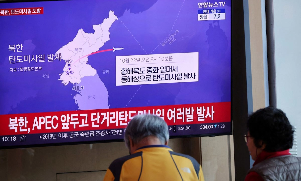 Triều Tiên phóng loạt tên lửa đạn đạo trước thềm hội nghị APEC ở Hàn Quốc