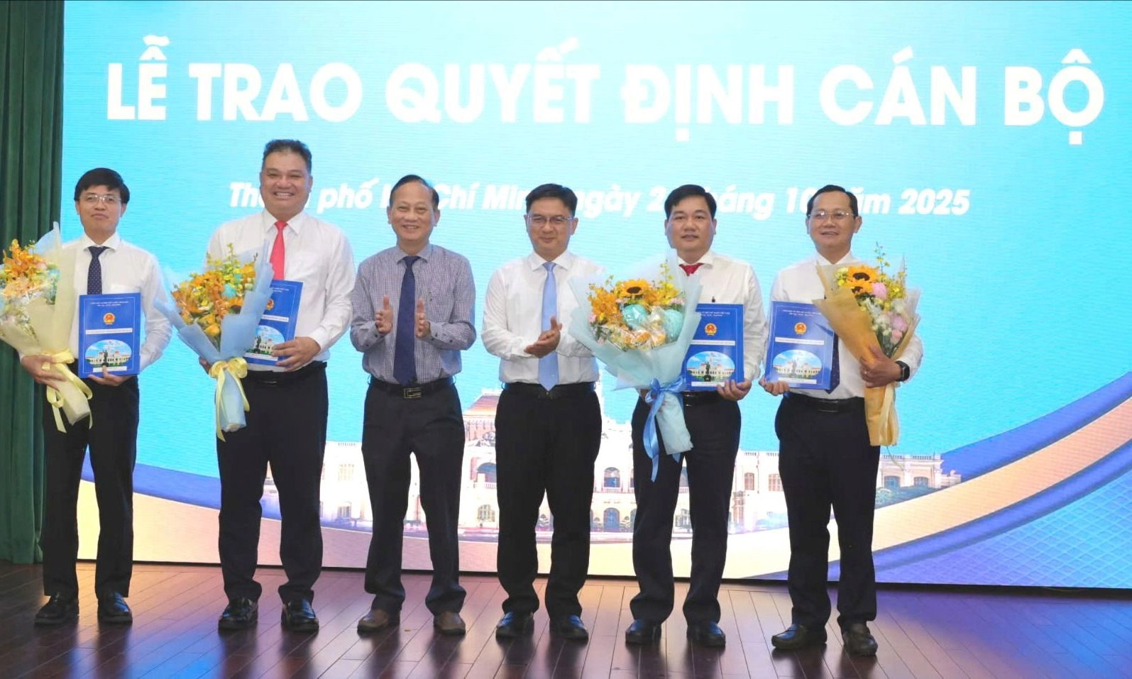 TPHCM trao quyết định điều động, bổ nhiệm nhiều cán bộ